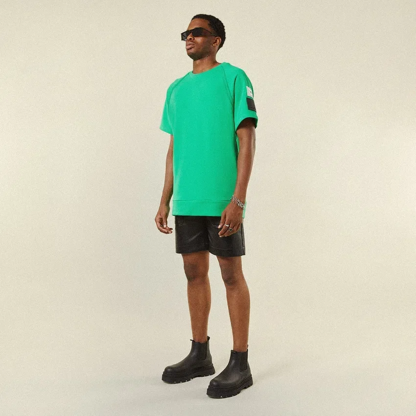 Oversize-T-Shirt mit umgekehrten Nähten