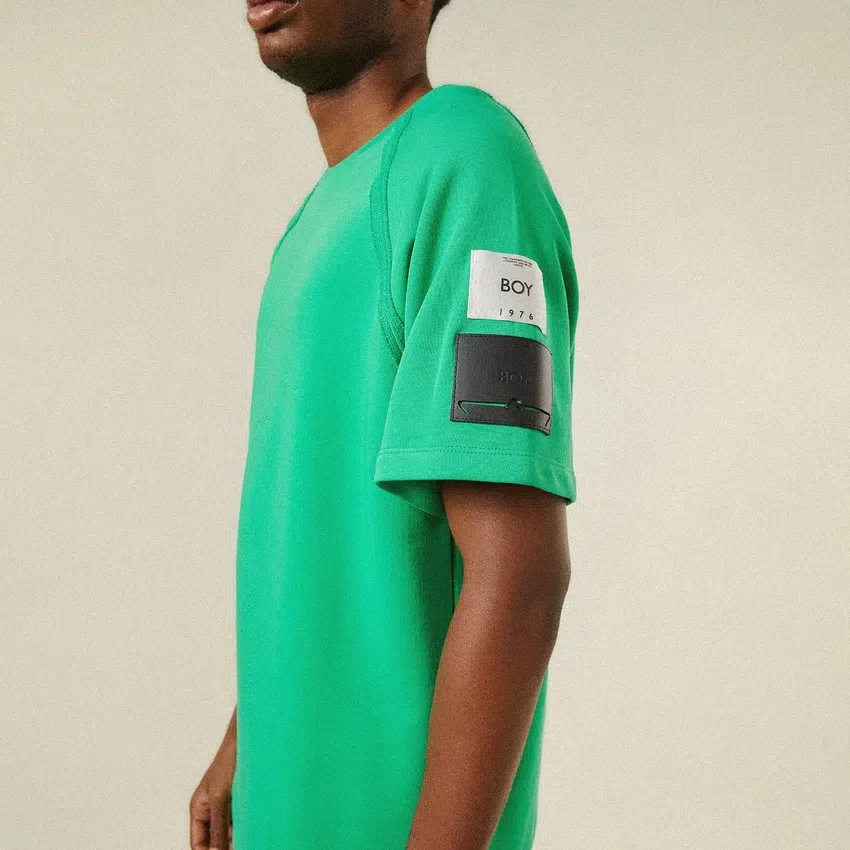 Oversize-T-Shirt mit umgekehrten Nähten