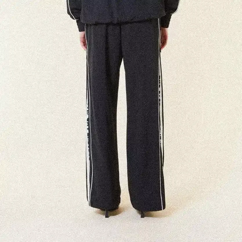 Past Present Future Boy Trainingshose