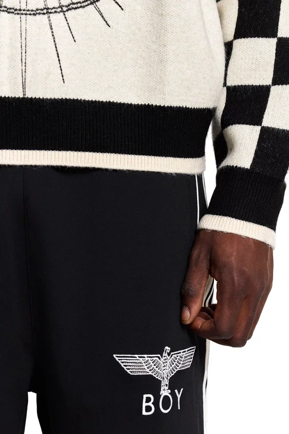 Strickpullover mit karierten Ärmeln